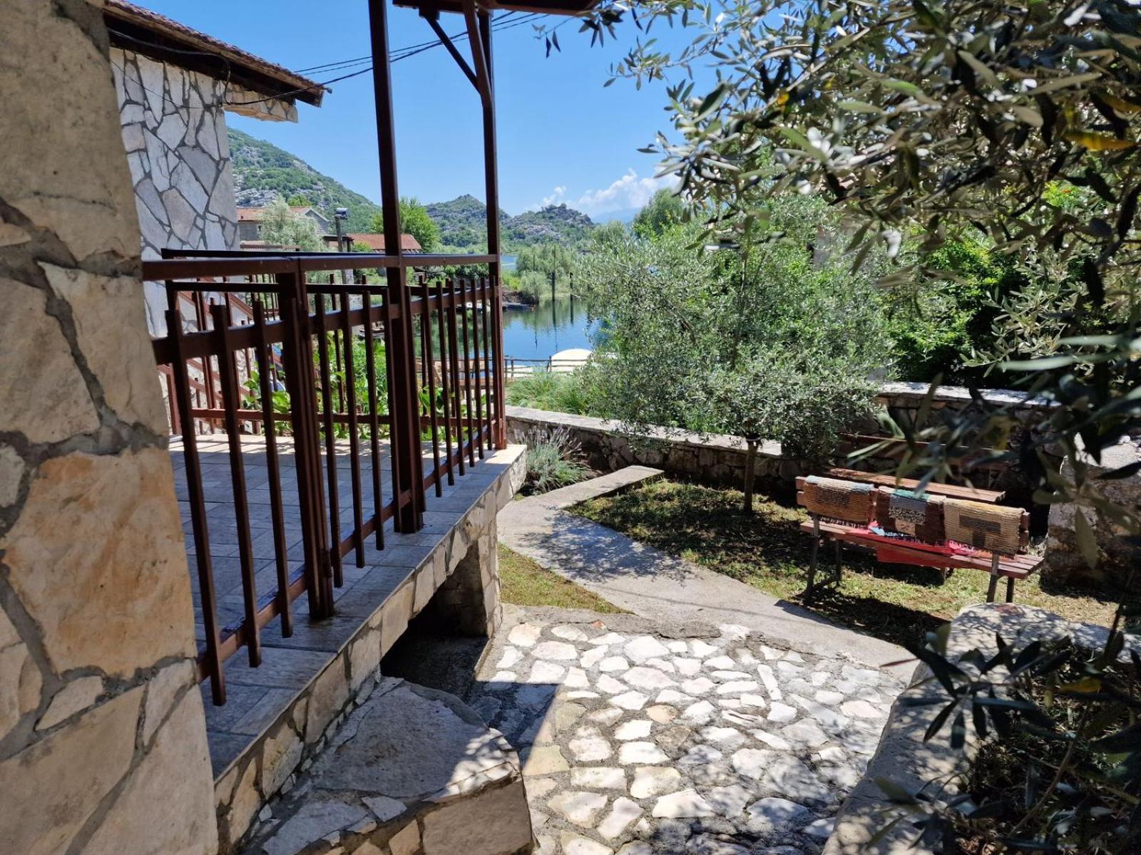 Lakeside Oasis Home Karuc Exterior photo